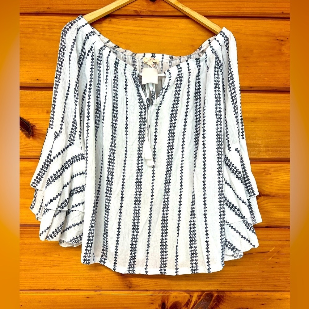 Solitaire Women White off the Shoulder Long Sleeve
Blouse Size Small